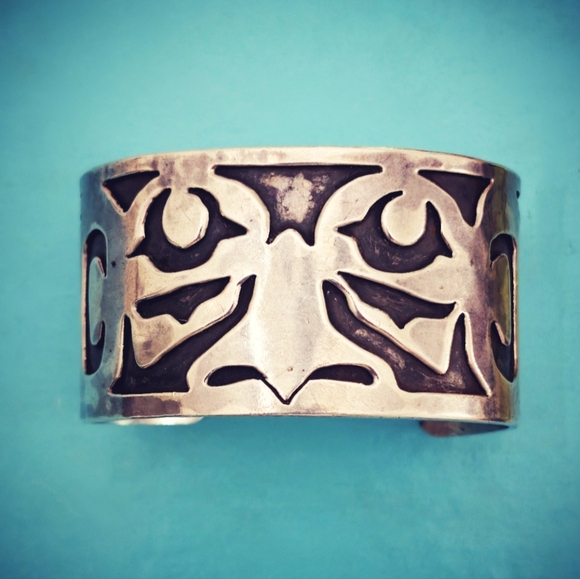 Vintage Oversized Signed Unisex Navajo Sterling Silver Cuff Bracelet - Picture 2 of 7
